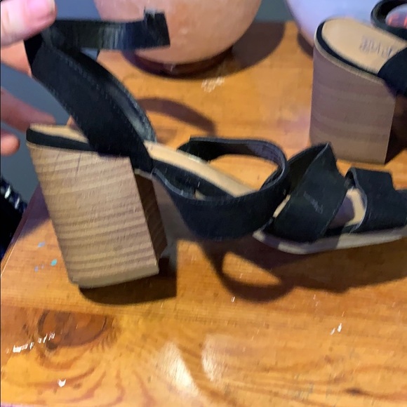 Heels - Picture 2 of 2